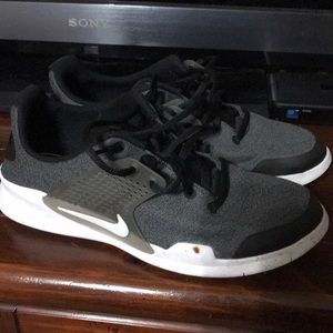 Men’s size 8 Nike’s